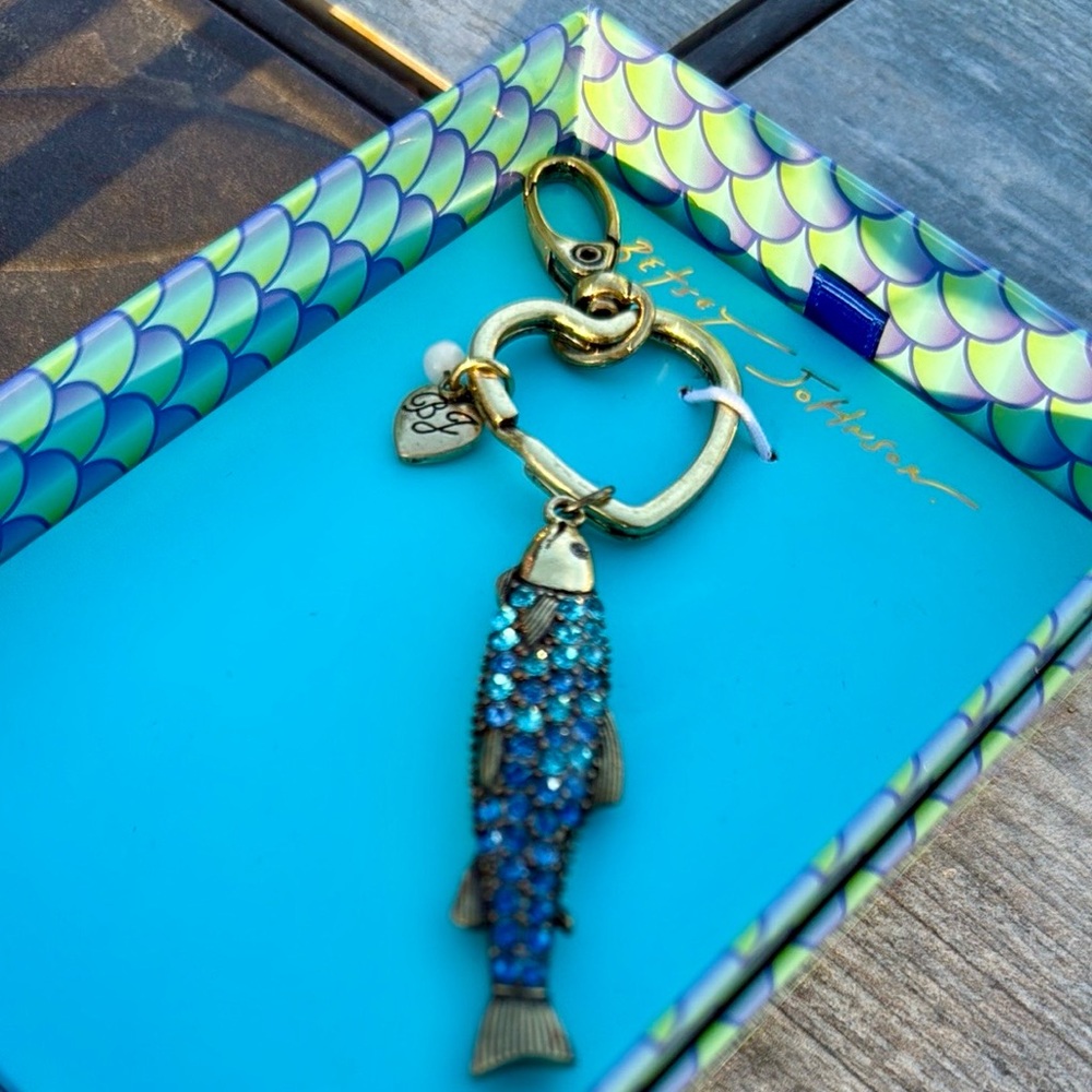 NWT! Betsey Johnson Blue Fish Rhinestone Ocean Keychain - Picture 5 of 9